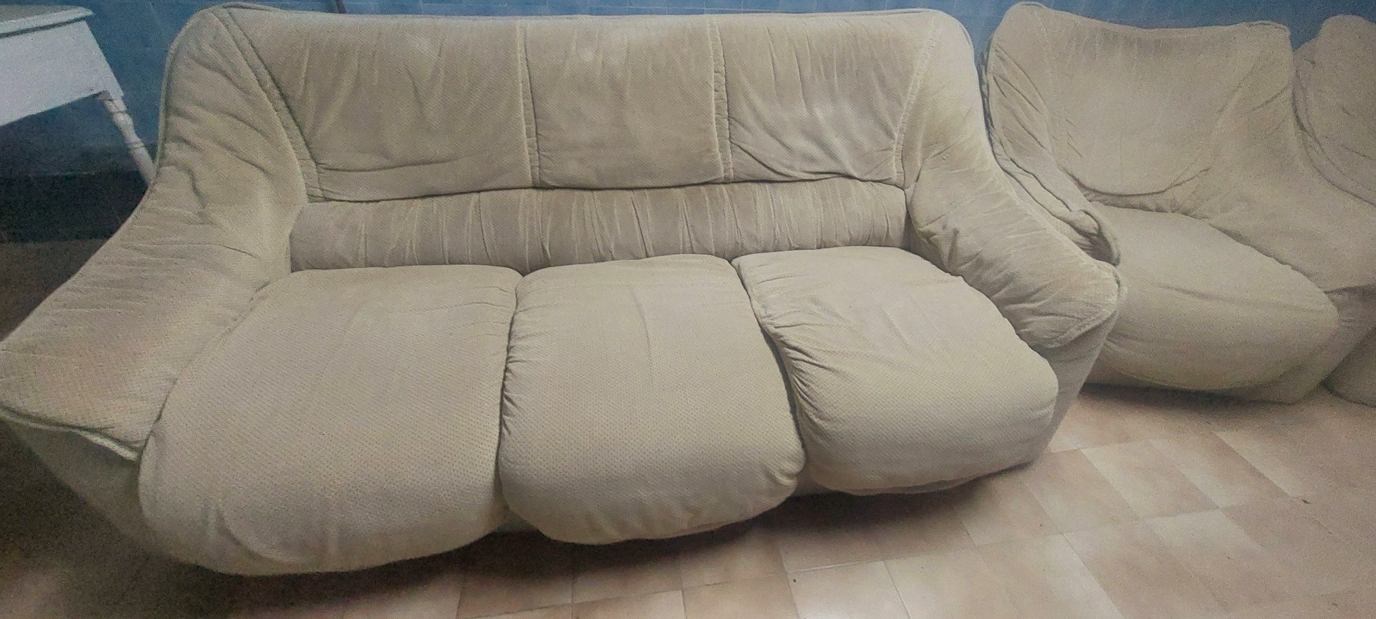 3 Sofás usados como novos