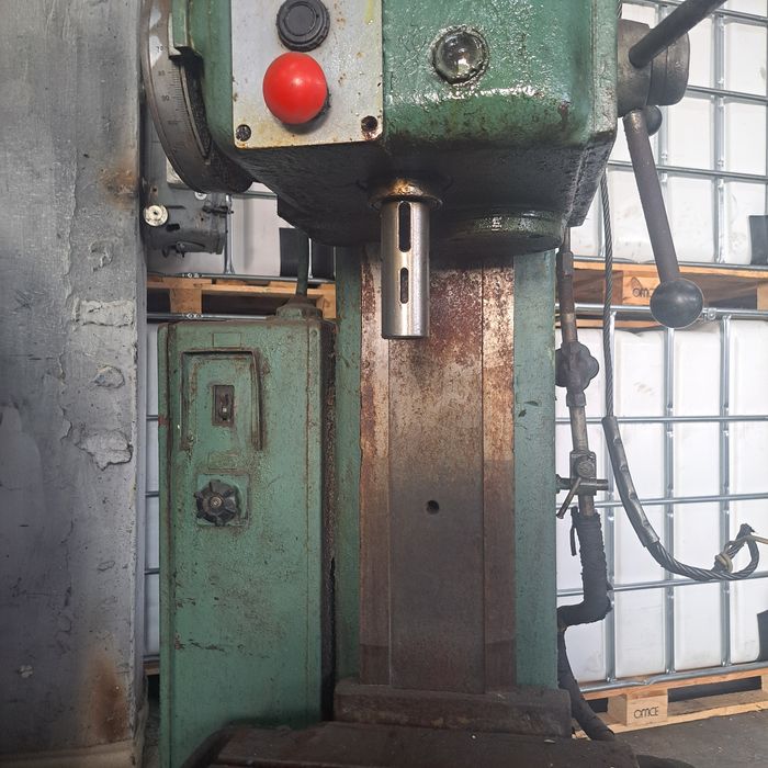 Свердлильний верстат.