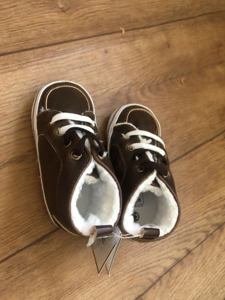 Обувь кросовки пинетки на ребенка 20-21 р новые