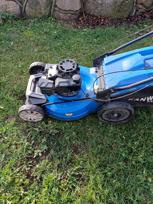 Sprzedam kosiarkę spalinową na części lub do naprawy własnej