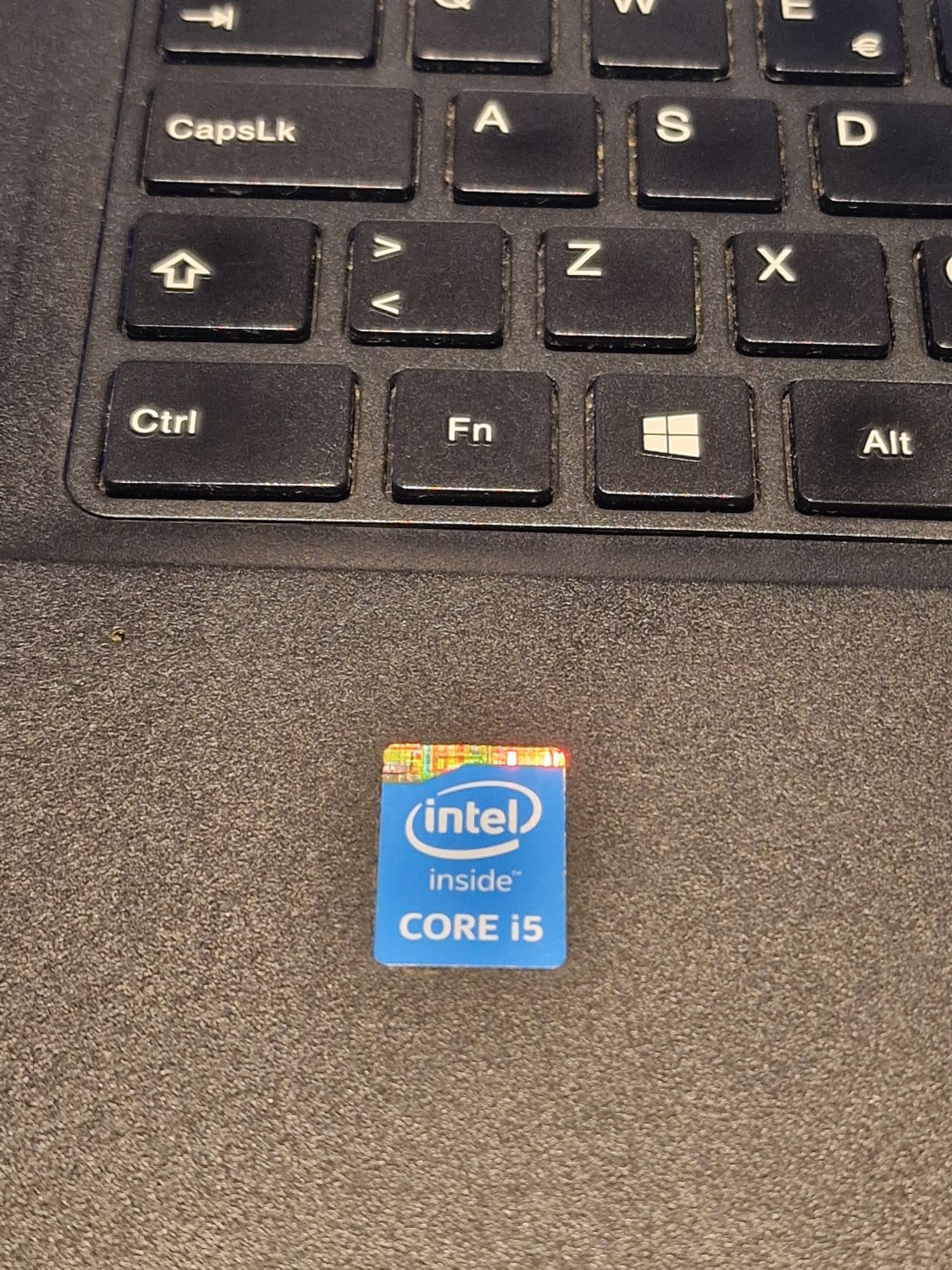 Portátil Lenovo - Windows 11- Intel Core i5 - Ecrã Led - Ram 8 Gb.