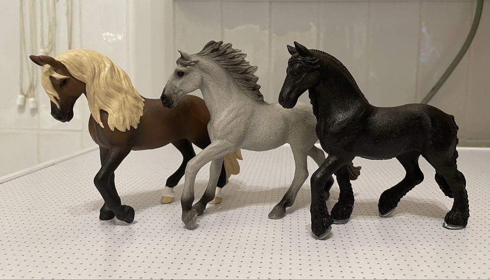 Schleich koń zestaw 3 konie fryzyjski sorraia paso mustang ogier