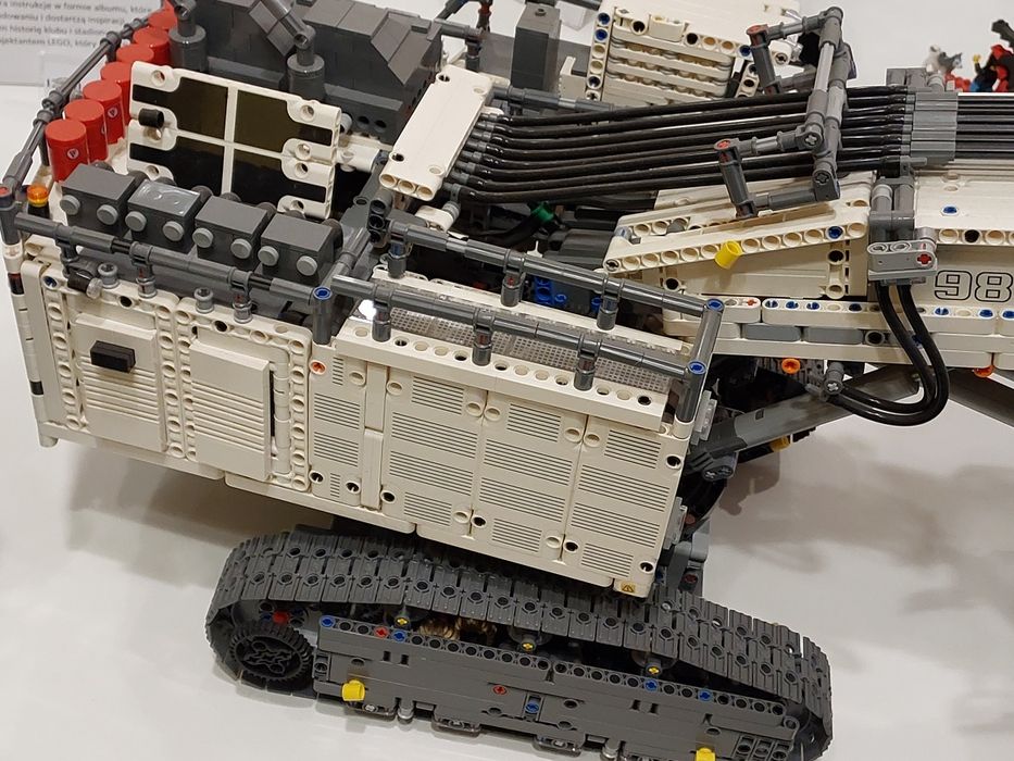 Lego zestaw używany Technic koparka-42100.