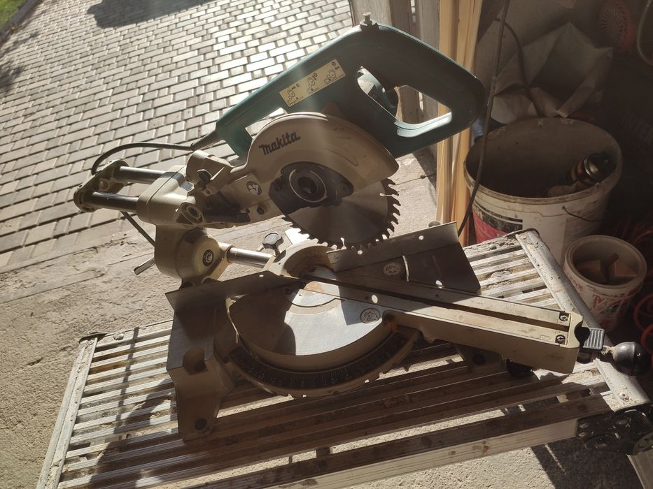 Торцовка макита LS0714