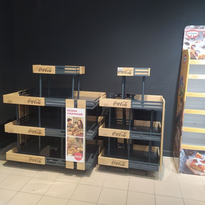Стелаж брендовий від кока-коли