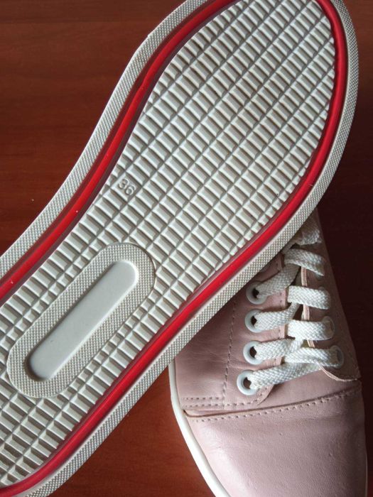 Кроссовки кожаные, женские