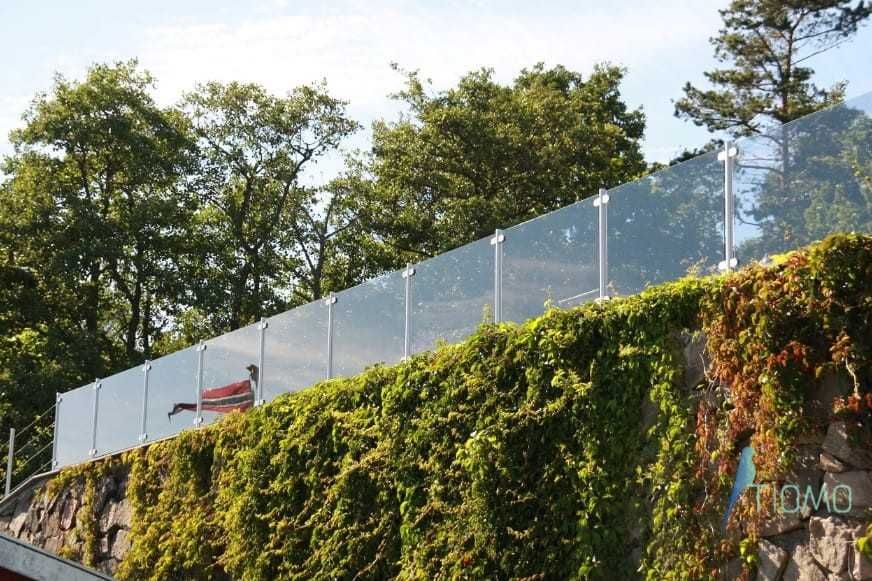 Balustrada zewnętrzna balkonowa szklana słupki kwadrat