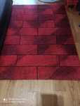 Dywan 140x200 czerwono czarny w dobrym stanie
