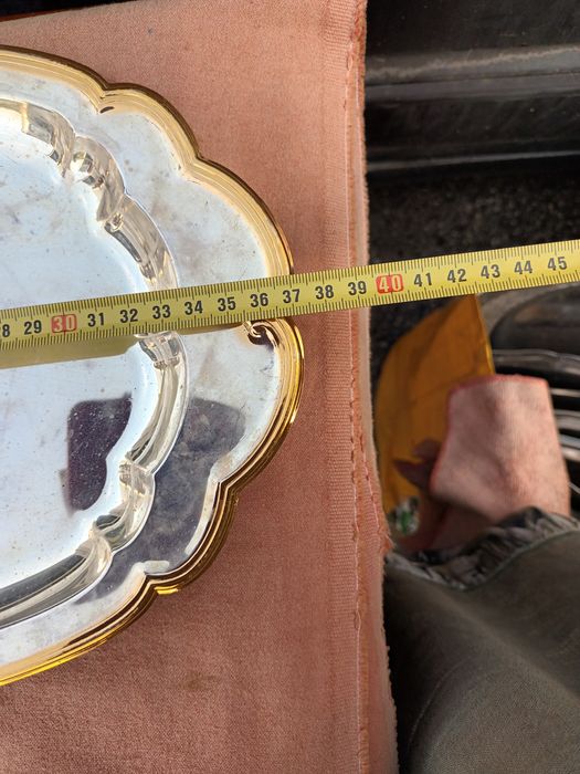 Tabuleiro em metal em bom estado