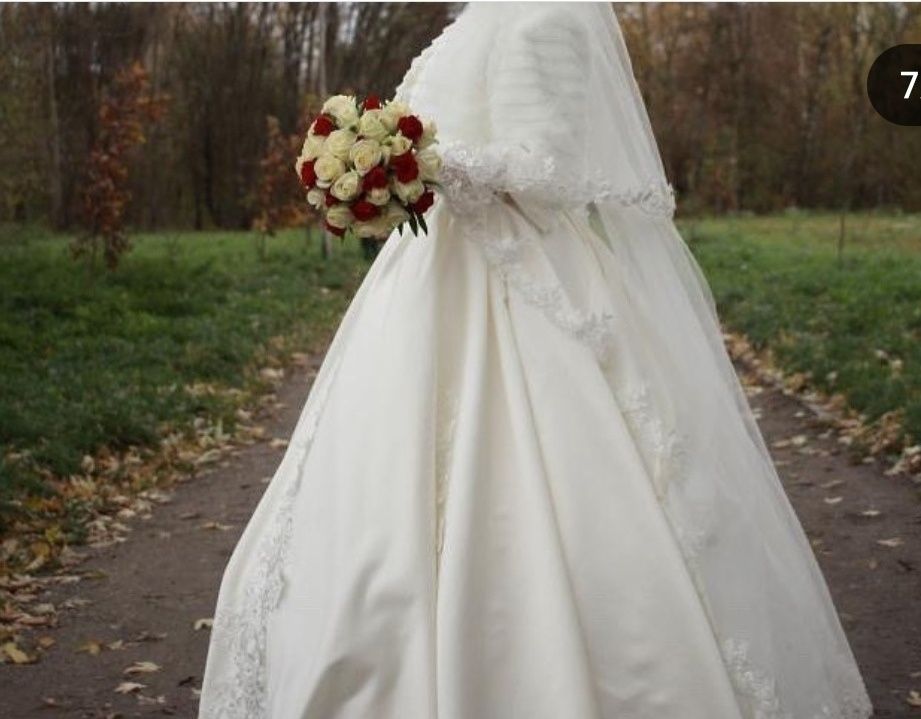 Весільне плаття айворі