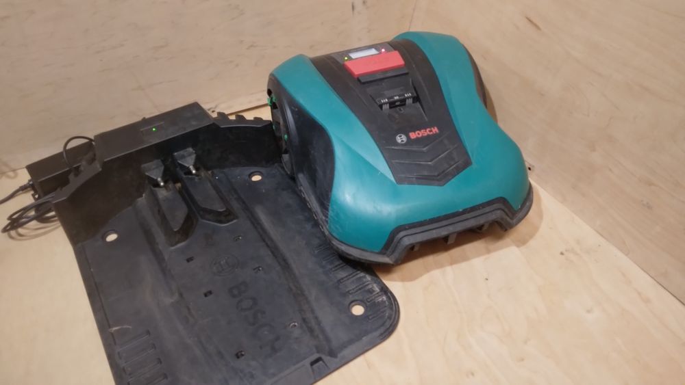 Robot koszący Bosch Indego 400 kosiarka samojezdna Bosch