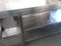 Bancada de inox para máquina de café e máquina de louça