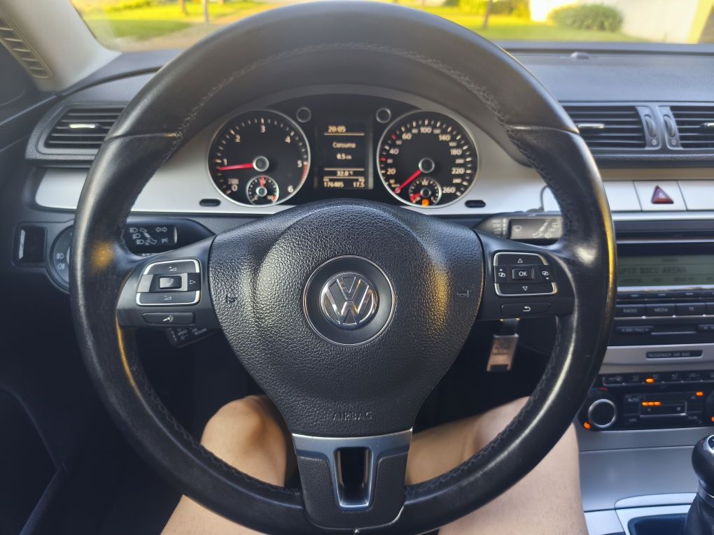 VW Passat de 2010 com (170 mil kms)