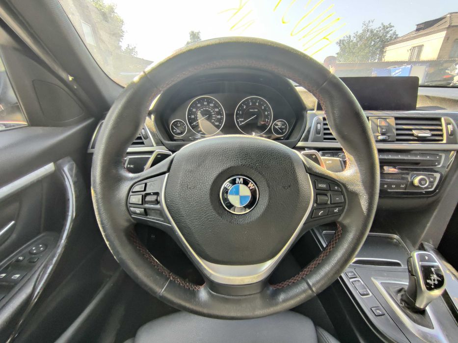 Розбірка на запчастини BMW 3 F30 розборка шрот БМВ Ф30 салон торпедо