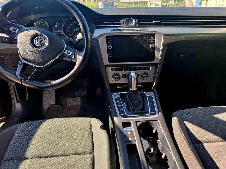 Wynajem wypożyczalnia aut pojazdów samochodów Vw Passat B8 automat