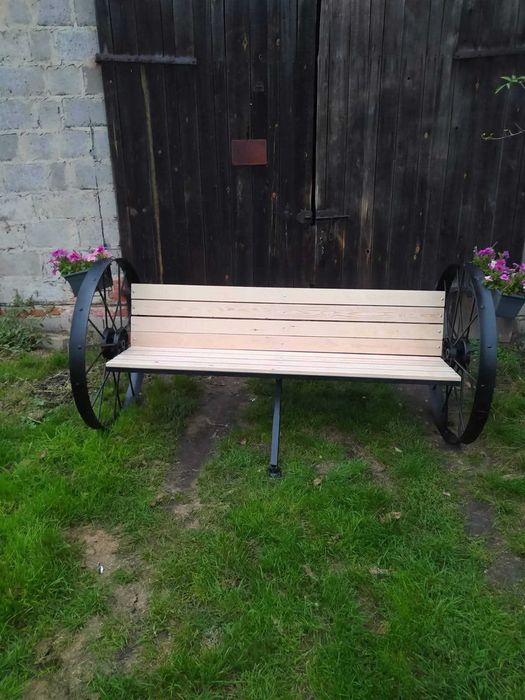 Ławka ogrodowa na bazie siewnika konnego