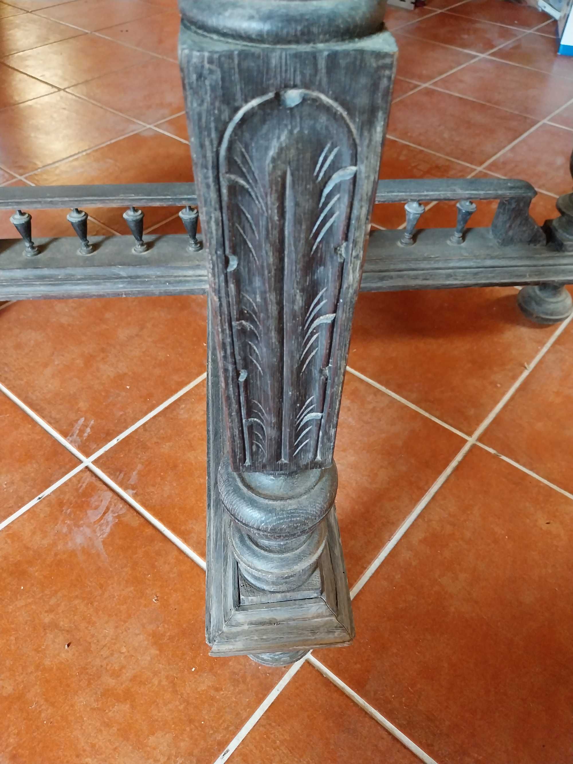 mesa antiga, estilo clássico