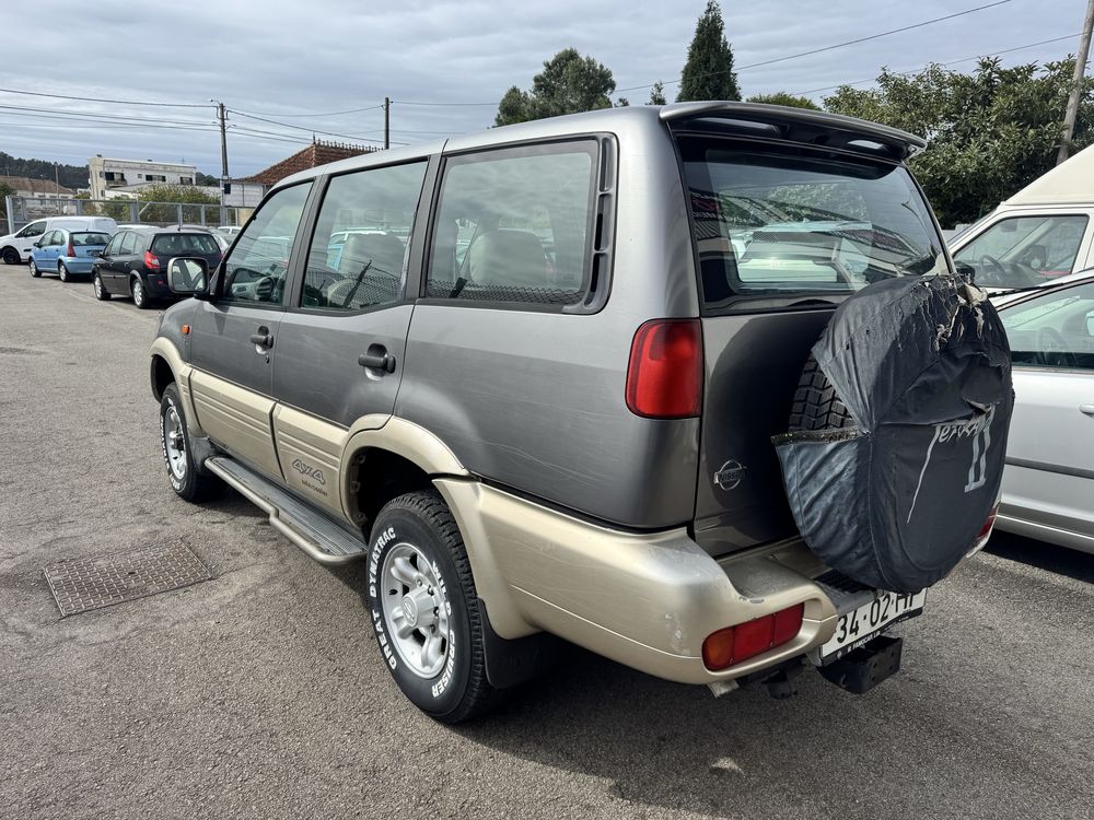 Nissan Terrano 2.7 TD 7 Lugares 4x4 (3 Proprietários)