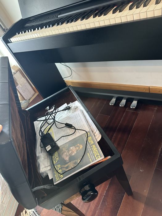 Piano Roland digital F-140R