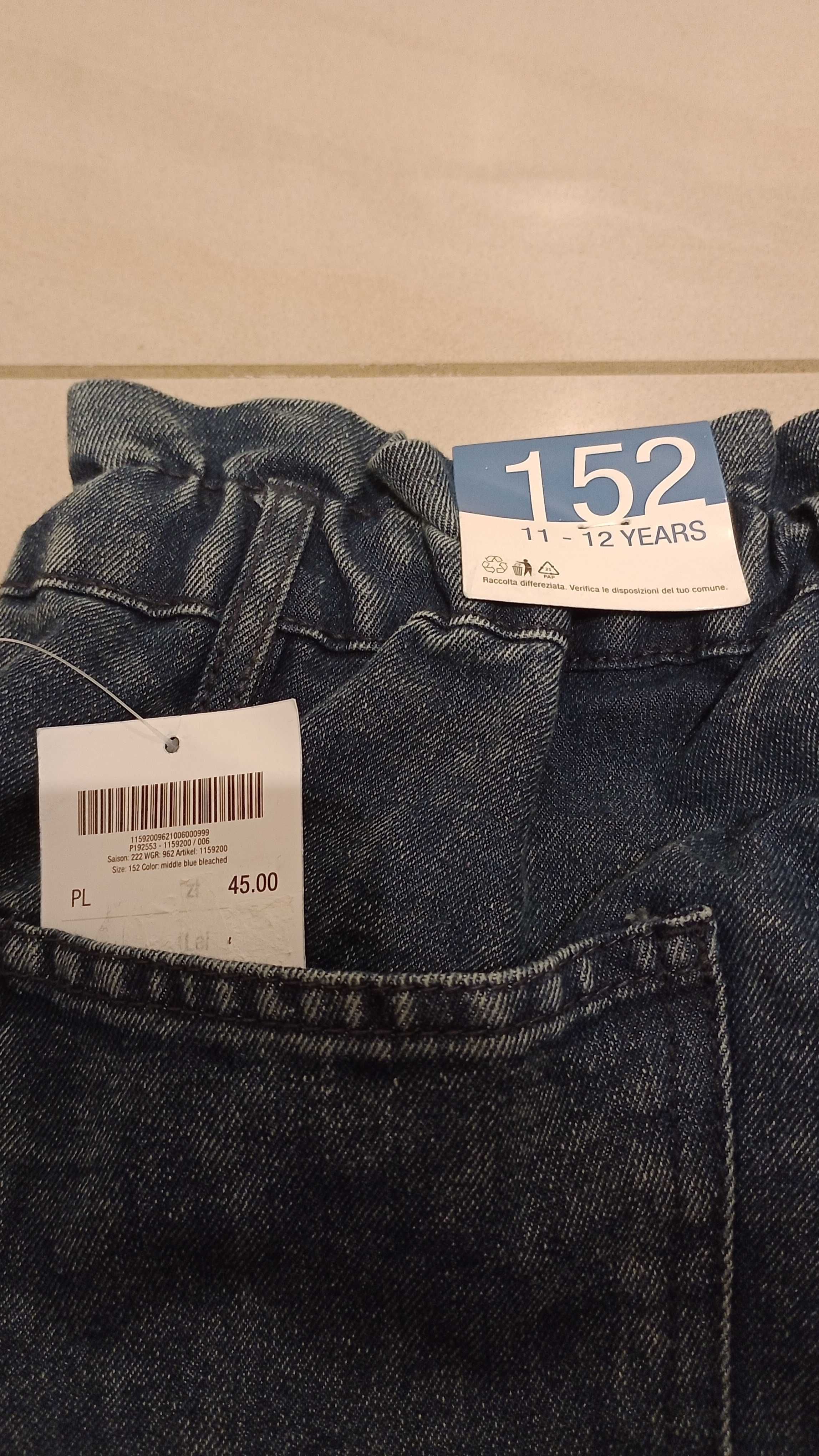 Nowe dziewczęce jeansy 152