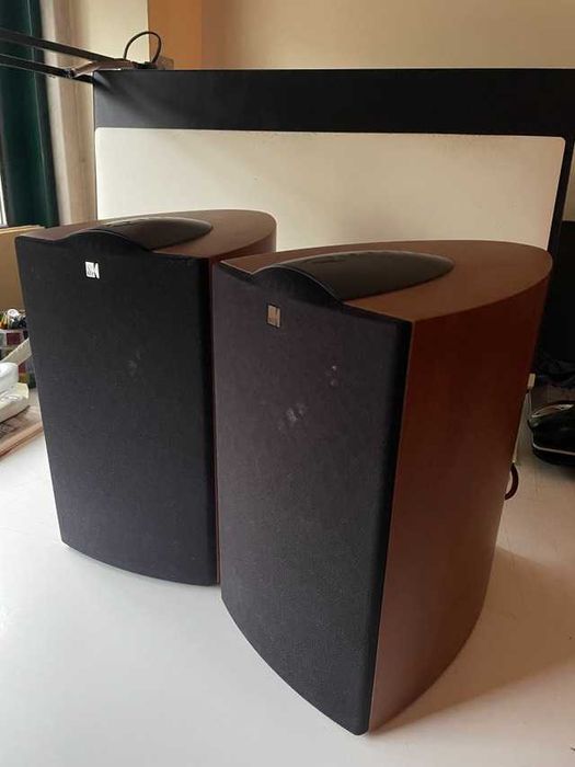 Par de colunas KEF IQ1