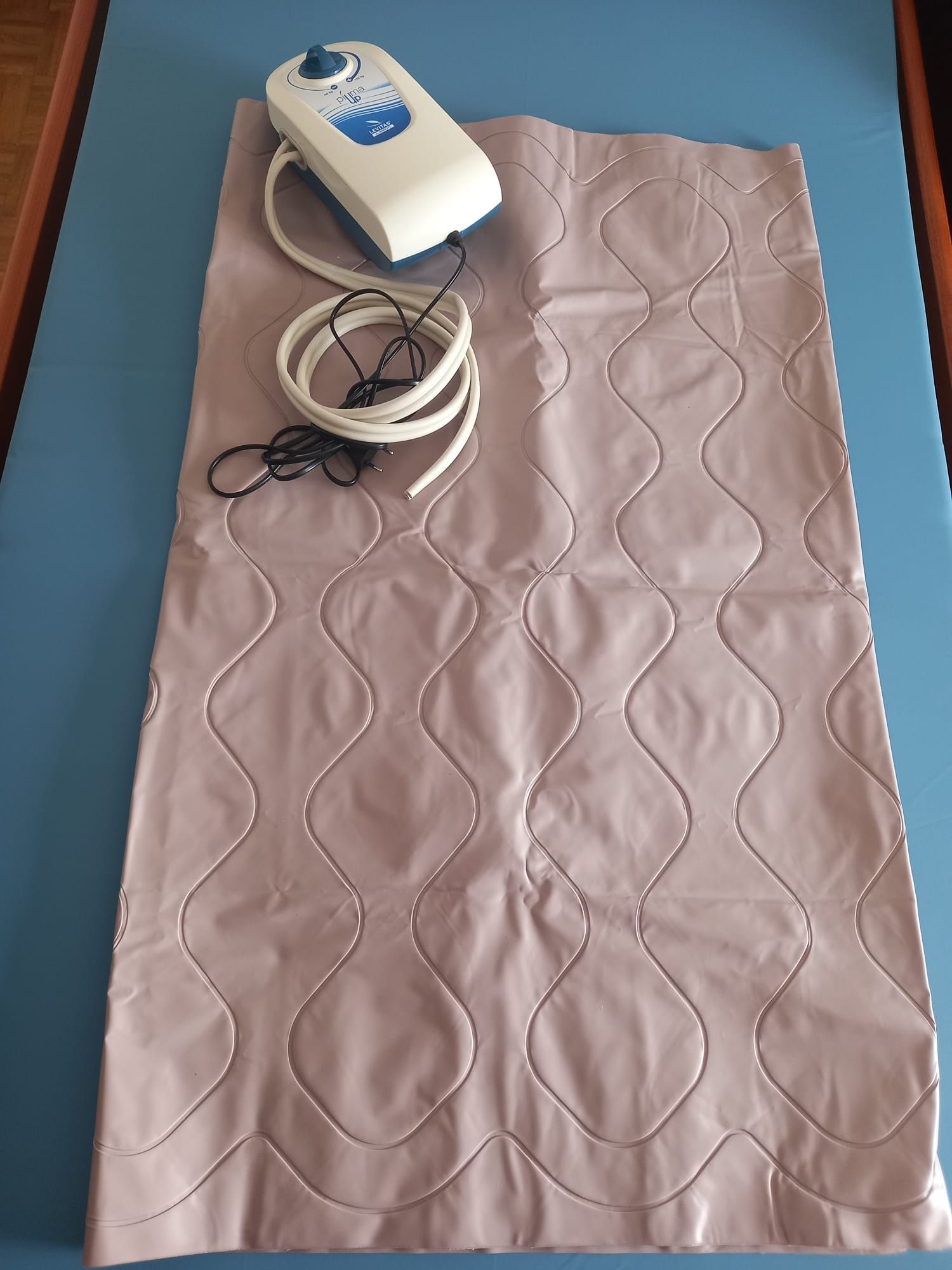 Colchão espuma + colchão anti-escaras praticamente novos