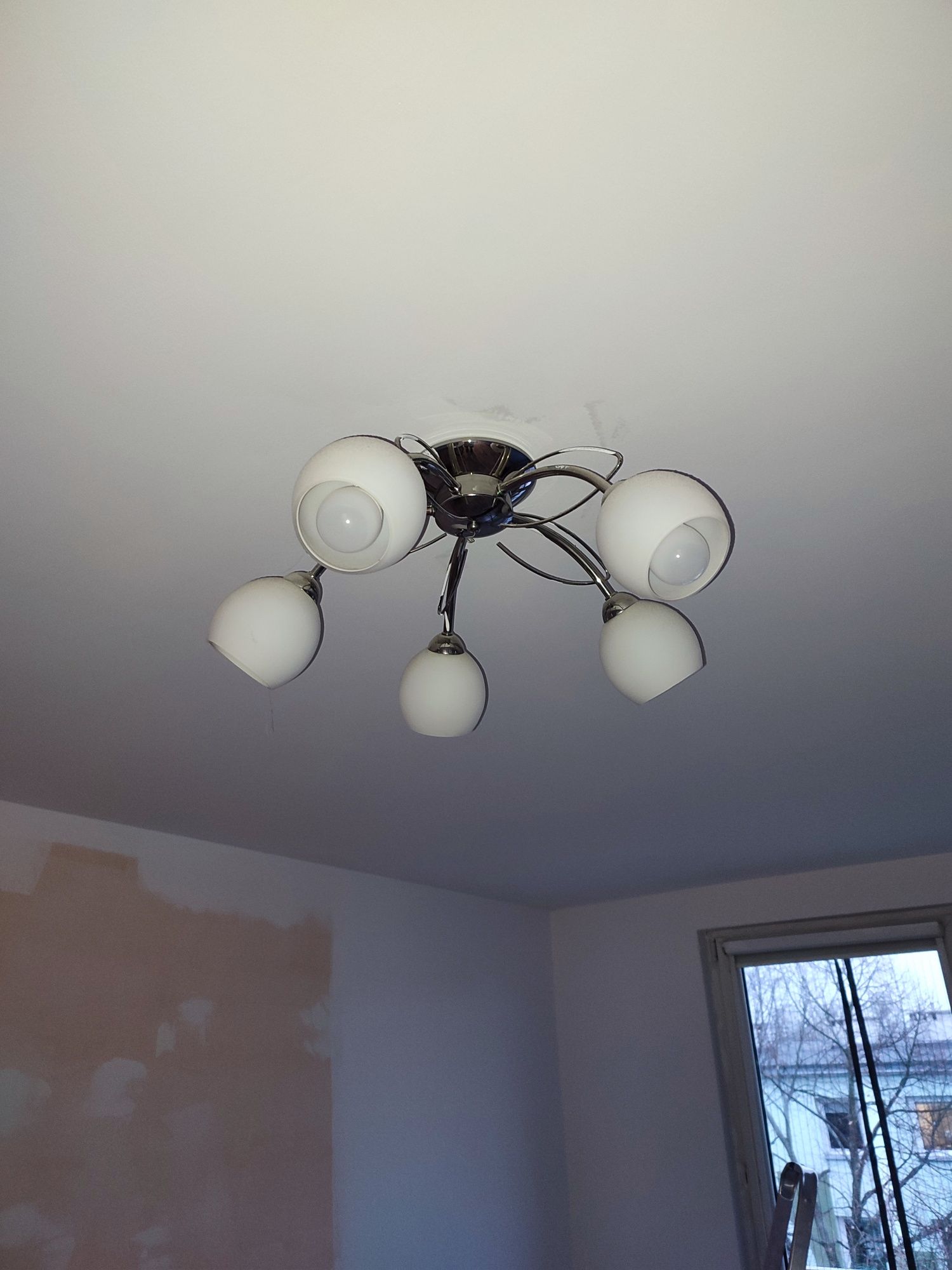 Lampa do salonu pięcioramienna