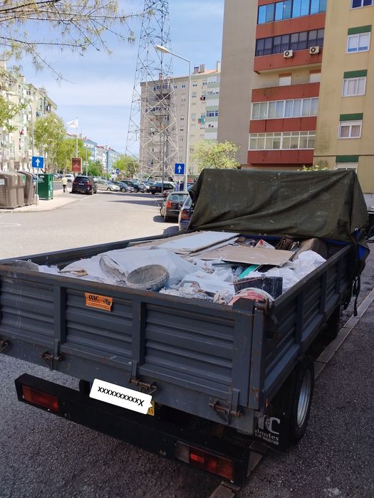 Recolha de entulhos, mudanças e transportes de mercadorias.