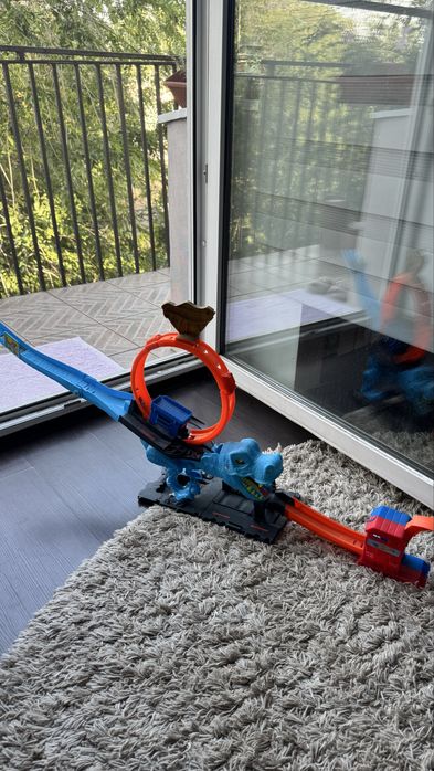 Hot wheels трек динозавр