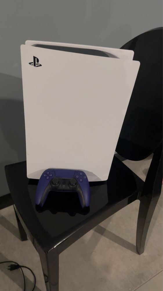 PlayStation 5 z  pamiecią 825GB z napendem