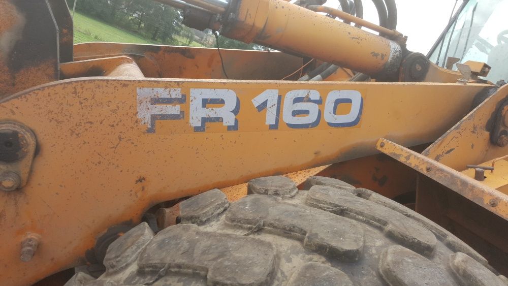 ładowarka Fiat Hitachi FR160 97r siłownik podnoszenia ramienia