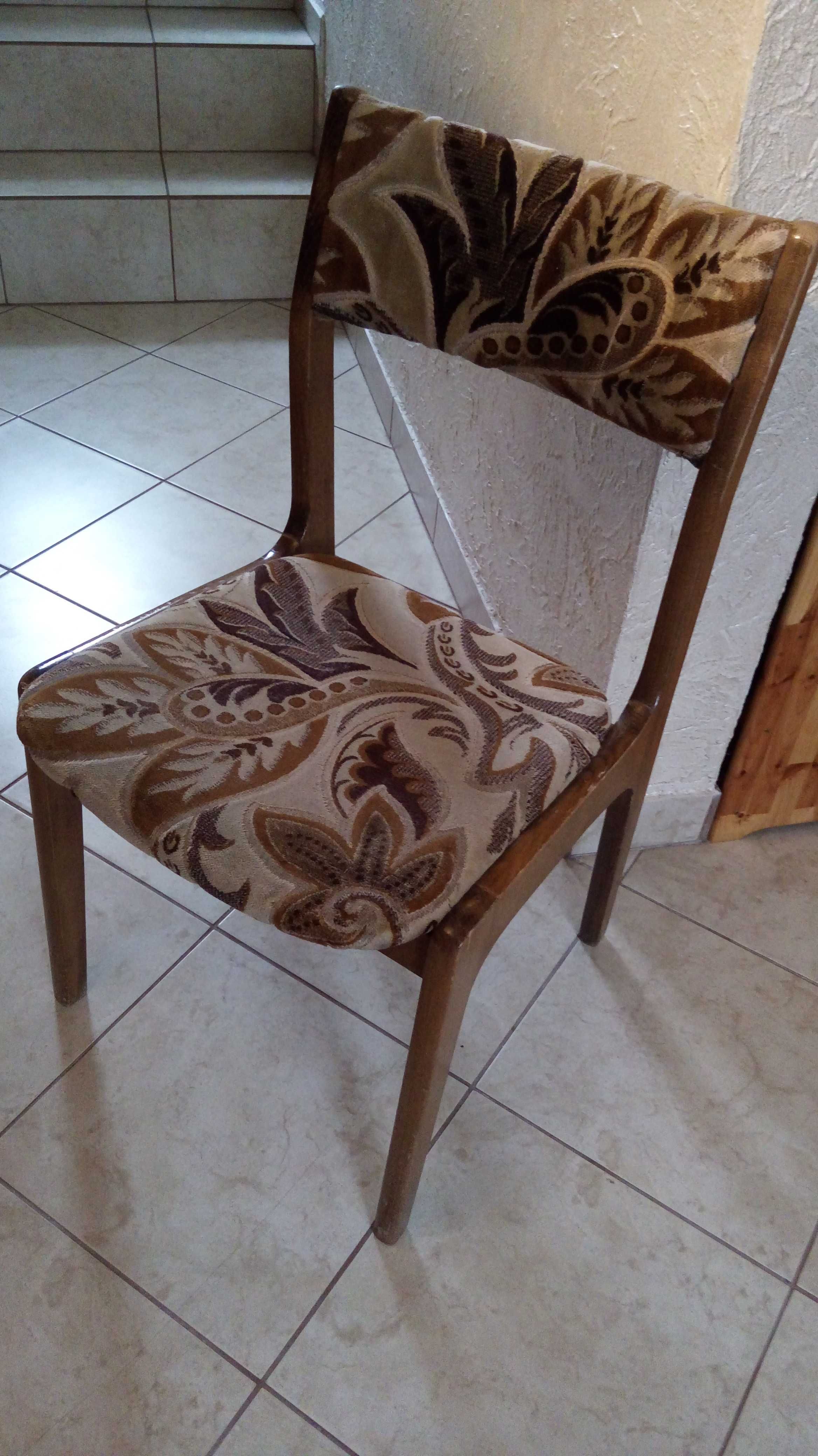 Krzesła drewniane 4szt w komplecie - stan dobry