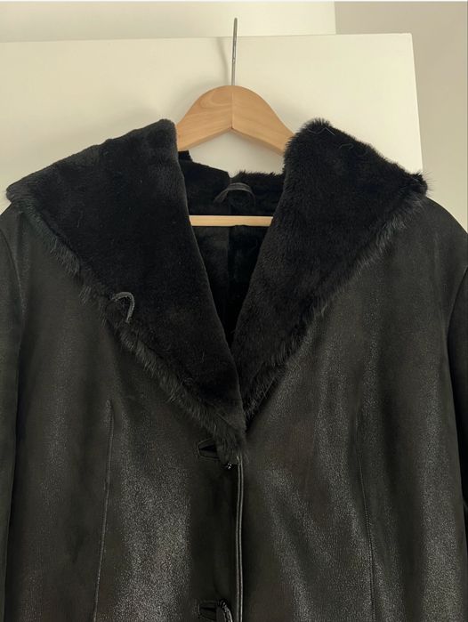 Naturalny czarny kozuch z owczej skóry