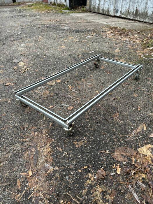 Тележка на колесах для перевозки