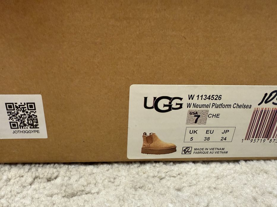 UGG Platform Chelsea