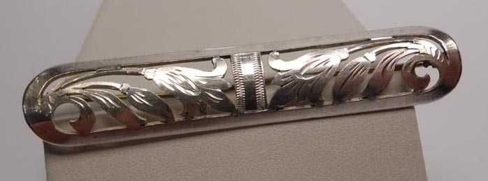 Art deco srebrna ręcznie wycinana broszka motyw roślinny.