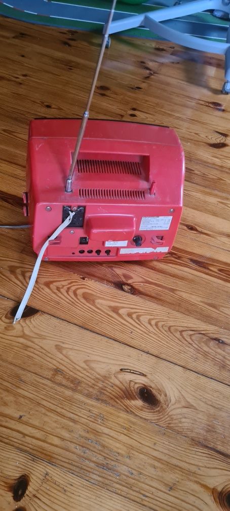 Telewizor Uniwersum retro