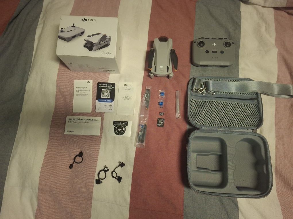 DJI Mini 3 Komplet z kontrolerem kartą 128GB, torbą, zapasowym śmigłem