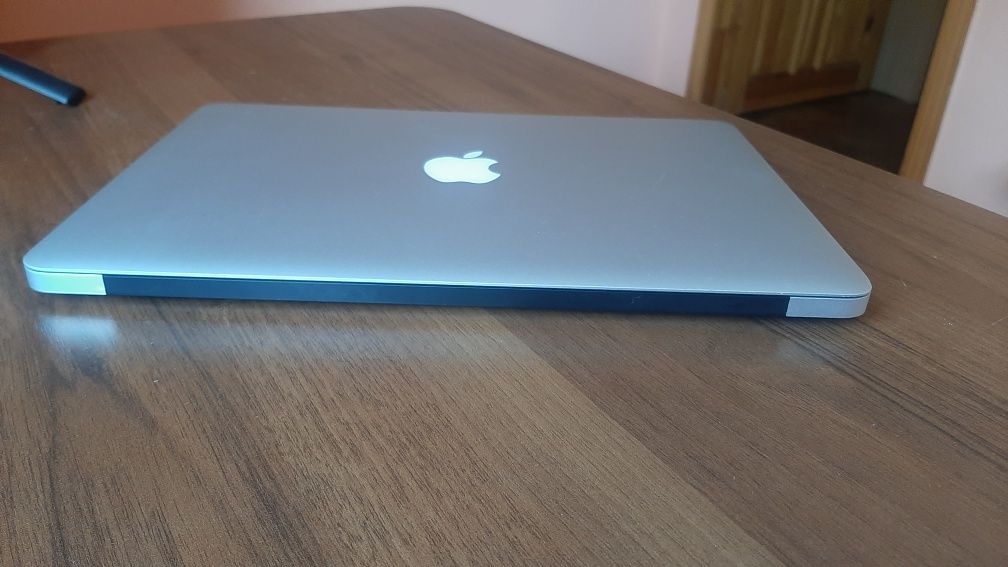 MacBook Air 13 8/256 ssd Core i7 2017 г.