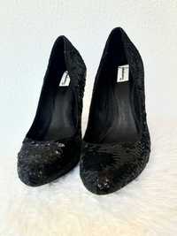 Sapatos pretos mulher