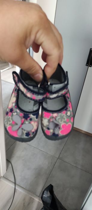 Buty dziecięce rozmiar 18