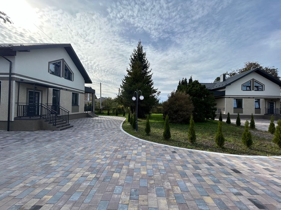 Продаж будинку - передмістя   Львова с. Зимна Вода 185 м2. Діл 8 сот.