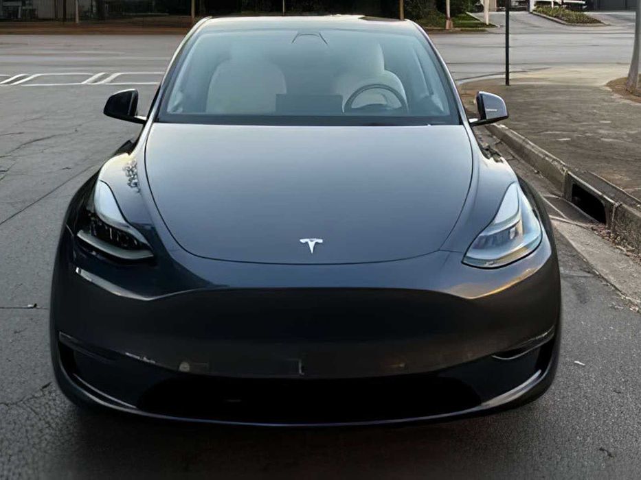 Tesla Model Y      2022