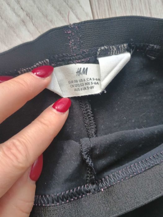 3 pary legginsów H&M rozmiar 116 – wady