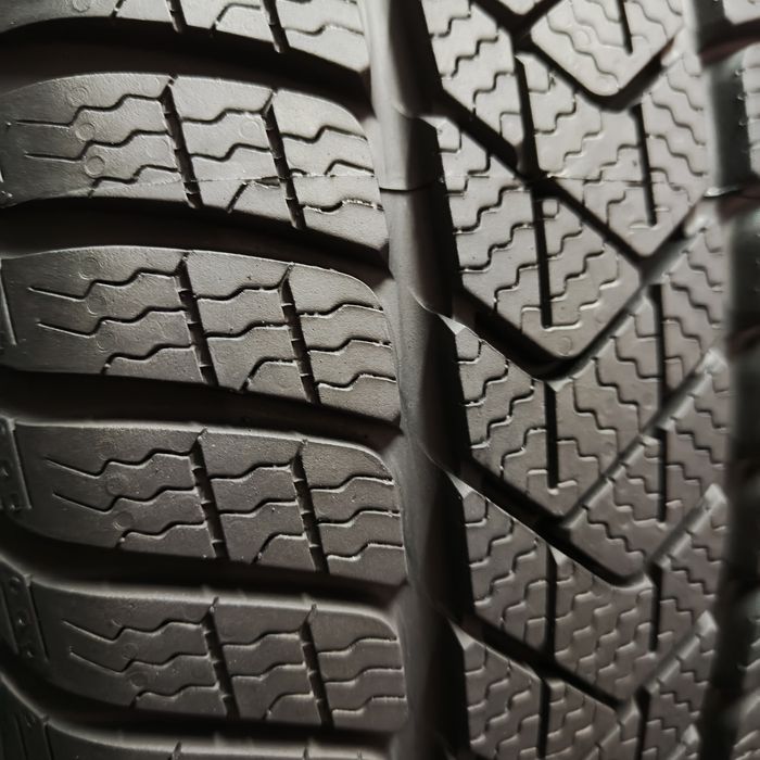 205/60/16 XL Sprzedam parę opon zimowych Pirelli