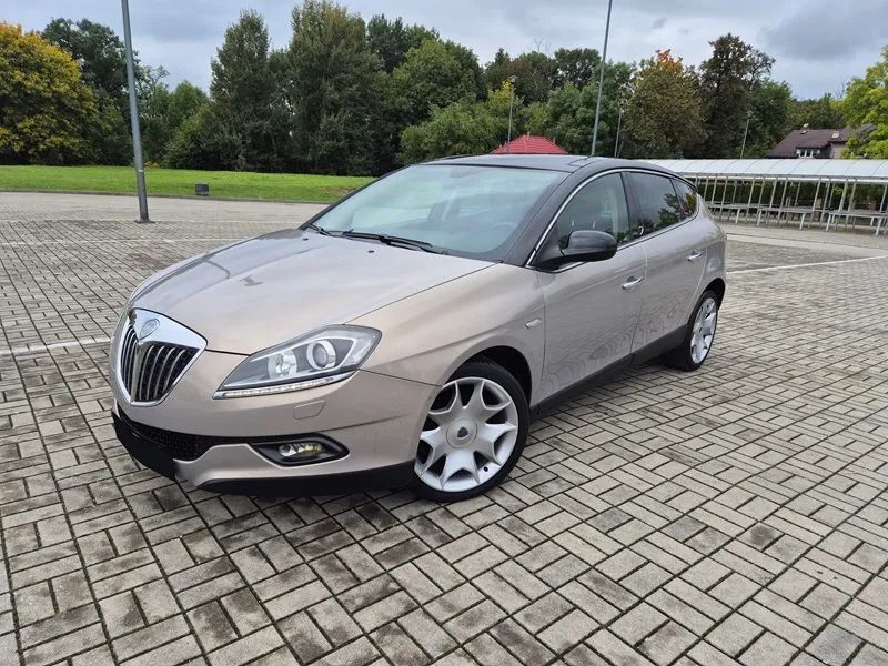 Lancia Delta 1.6D 105KM/Navi/Skóry/Led/Xenon/Panorama/Bose/Zamiana