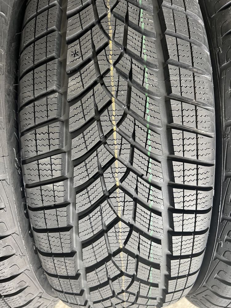 215/55/18 R18 Goodyear Ultra Grip GEN1 4шт новые зима