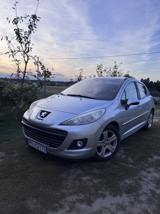 Peugeot 207 1.4 beznzyna 88 koni zadbany