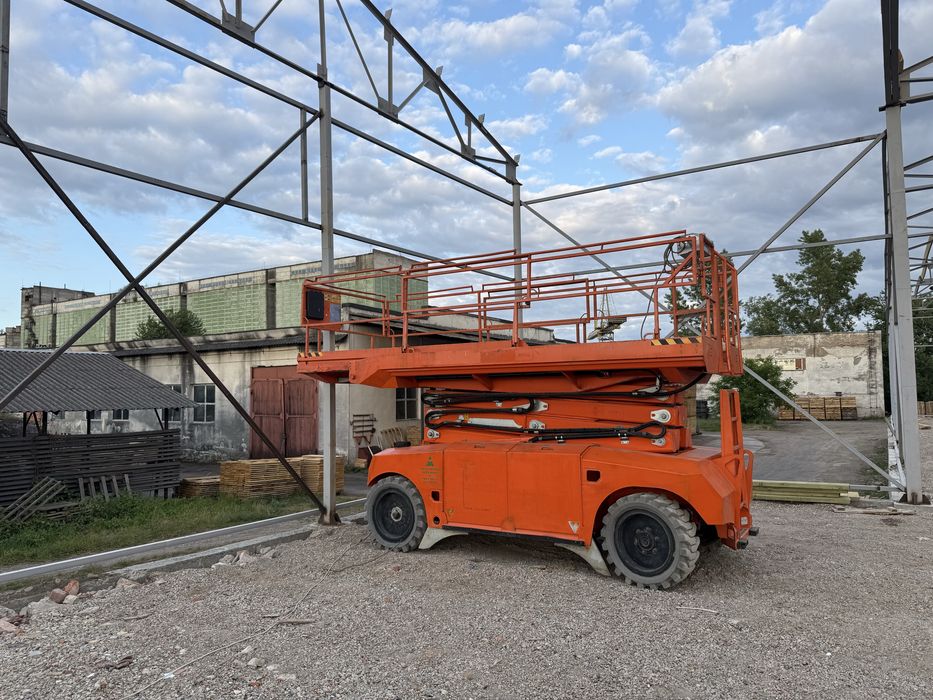Послуги оренди ножичного підйомника оренда автовишки
