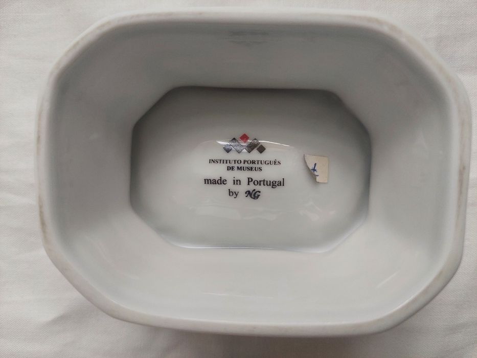 Saleiro "família rosa", Museu Nacional de Arte Antiga, NOVO